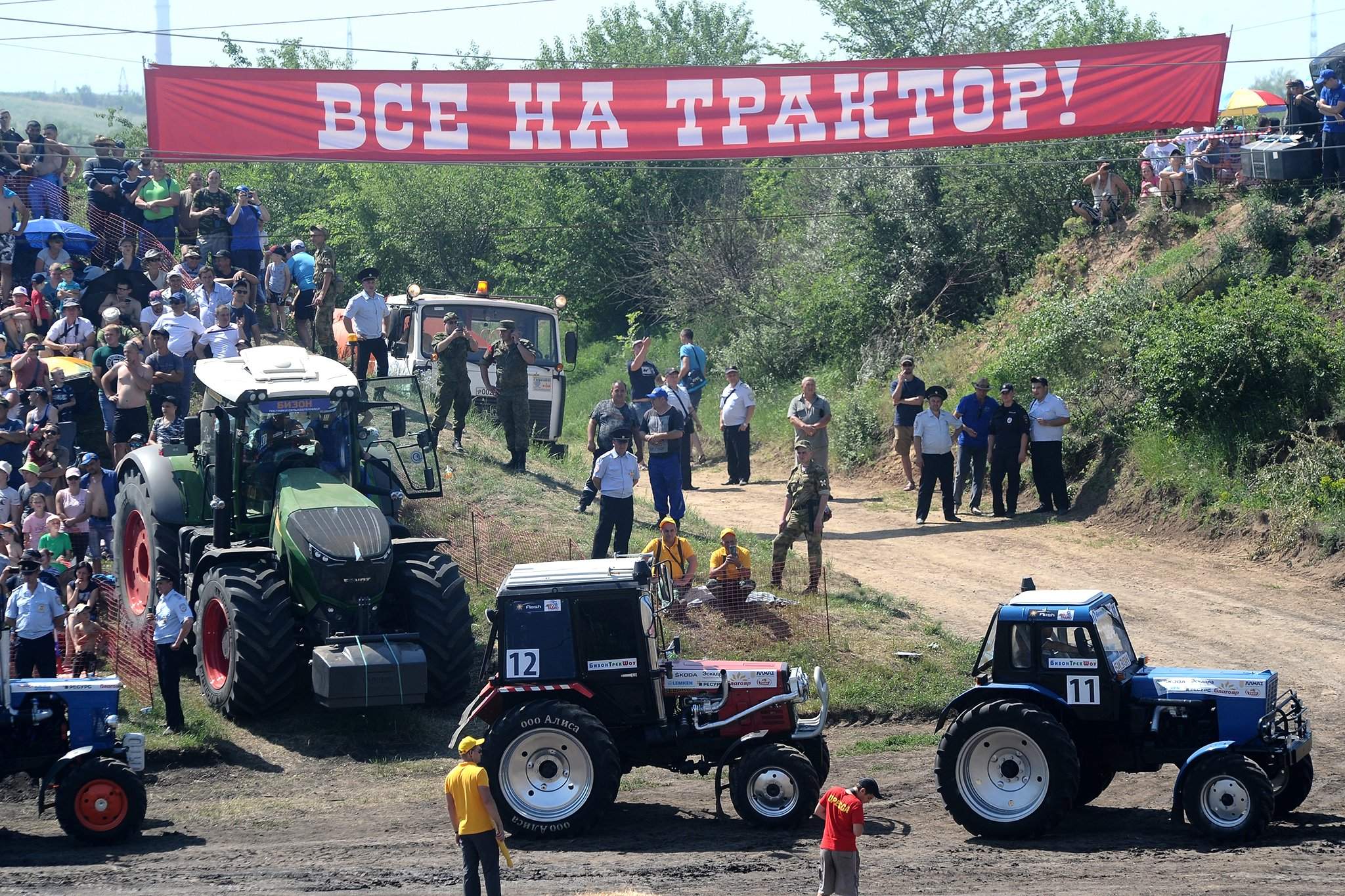 Народное техно: гонки на тракторах в Ростовской области | Фотогалереи |  Известия