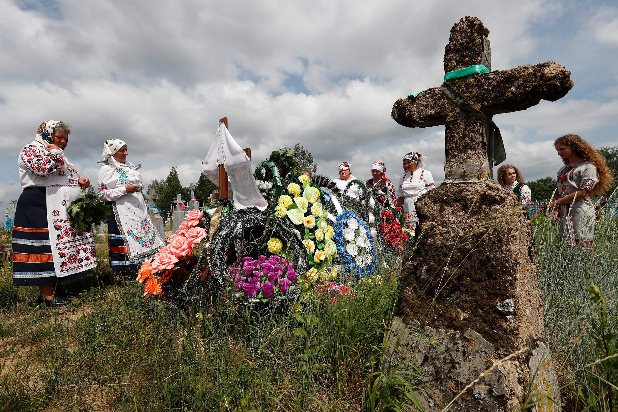 Живая зелень: как в Полесье куст водили | Фотогалереи | Известия