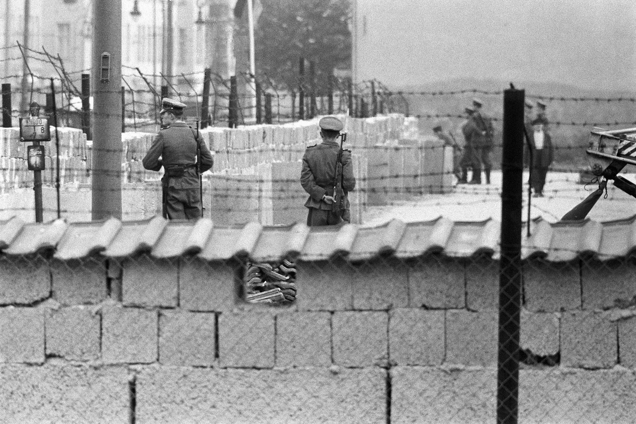 Строительство берлинской стены фото