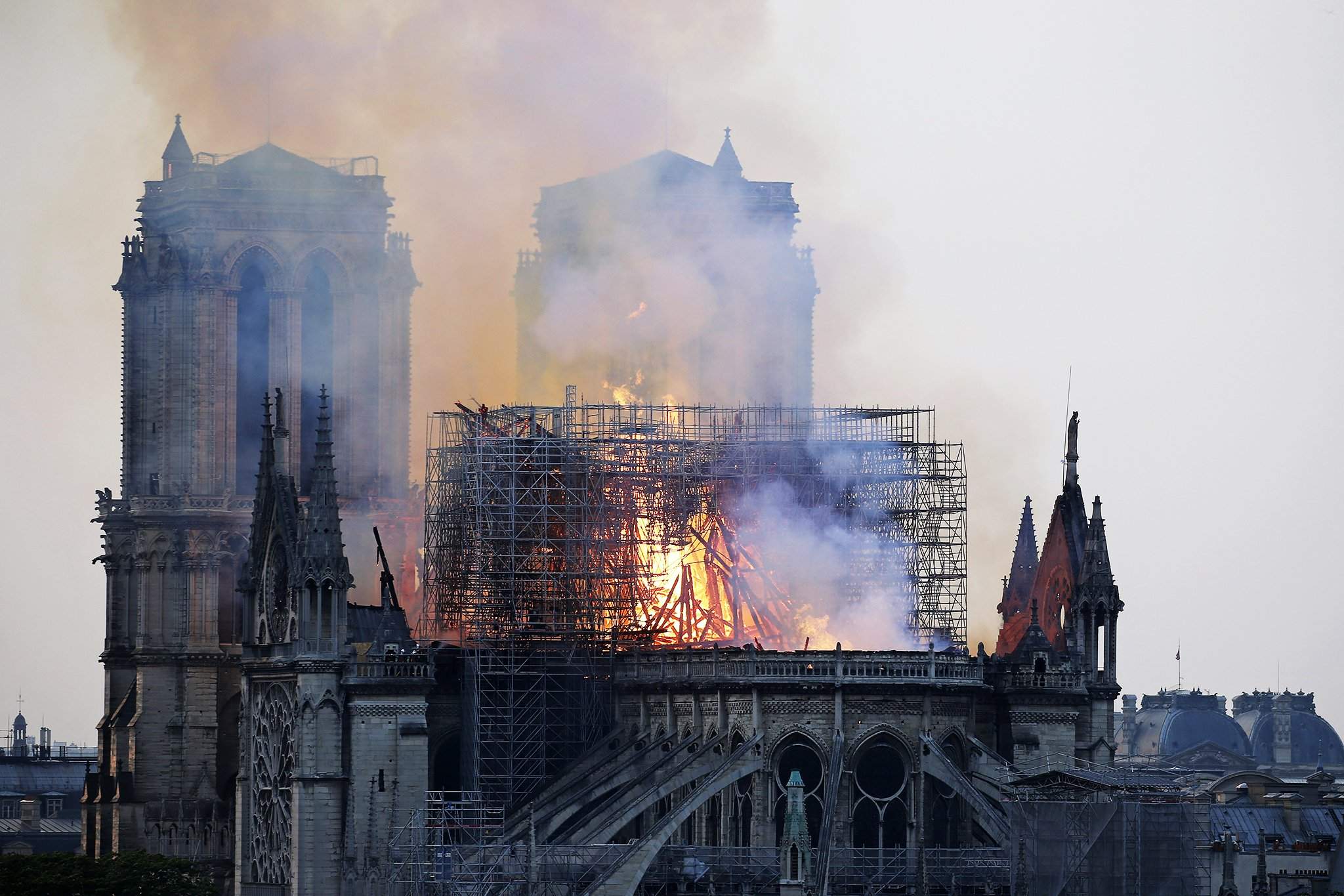 Пожар в парижской богоматери. Пожар в соборе Парижской Богоматери (2019).