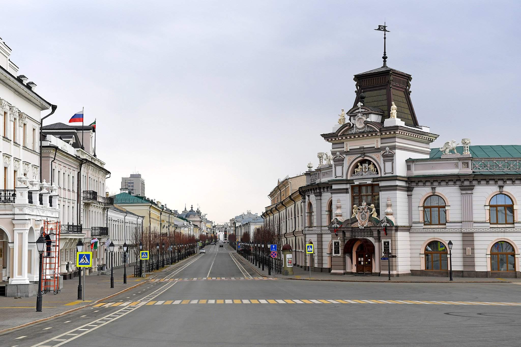 Казань петербург. Ул Кремлевская Казань. Национальный музей Республики Татарстан Казань. Баумана Казань. Город Казань улица Кремлевская.