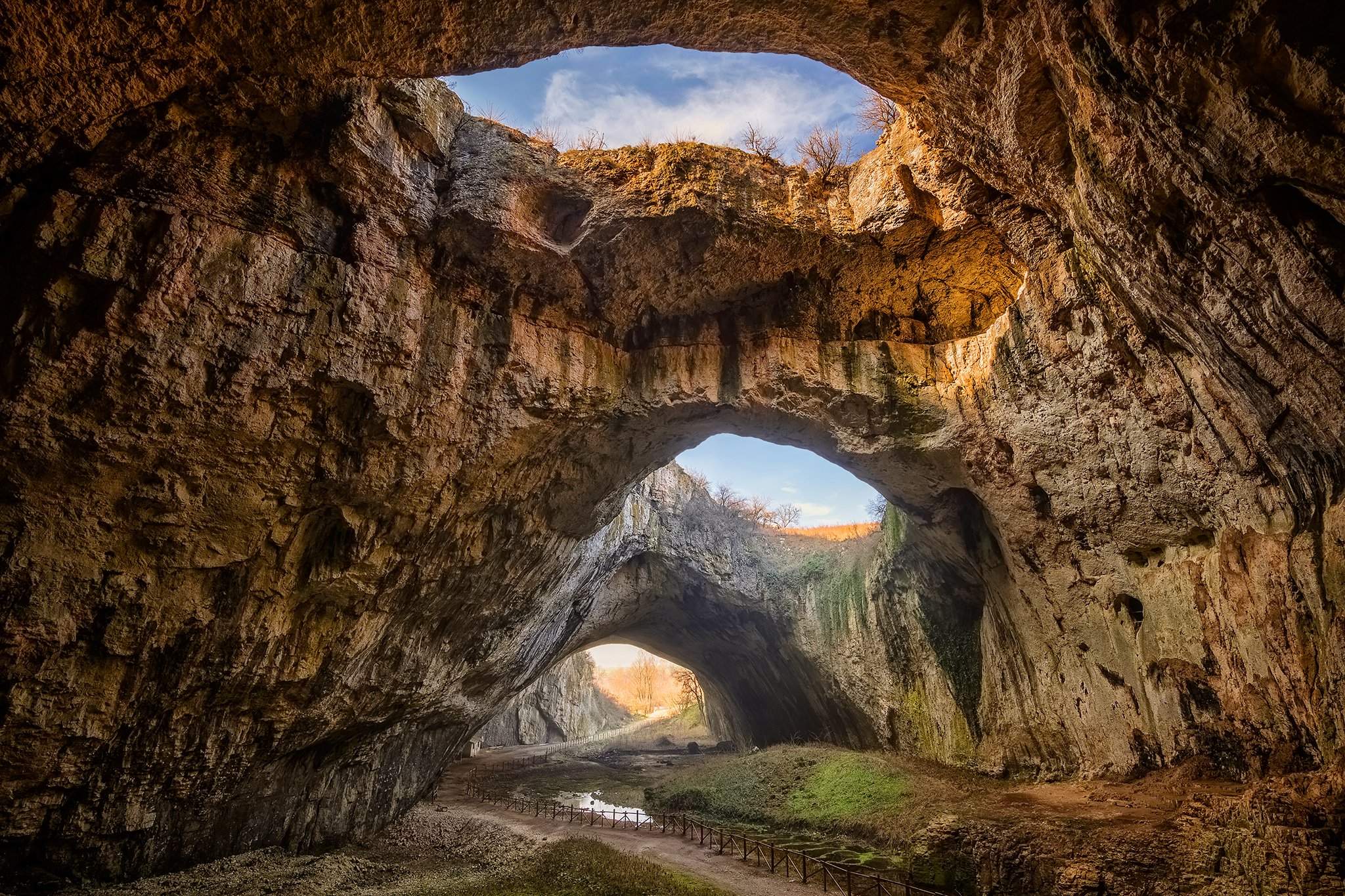 Пещера Деветашка Болгария
