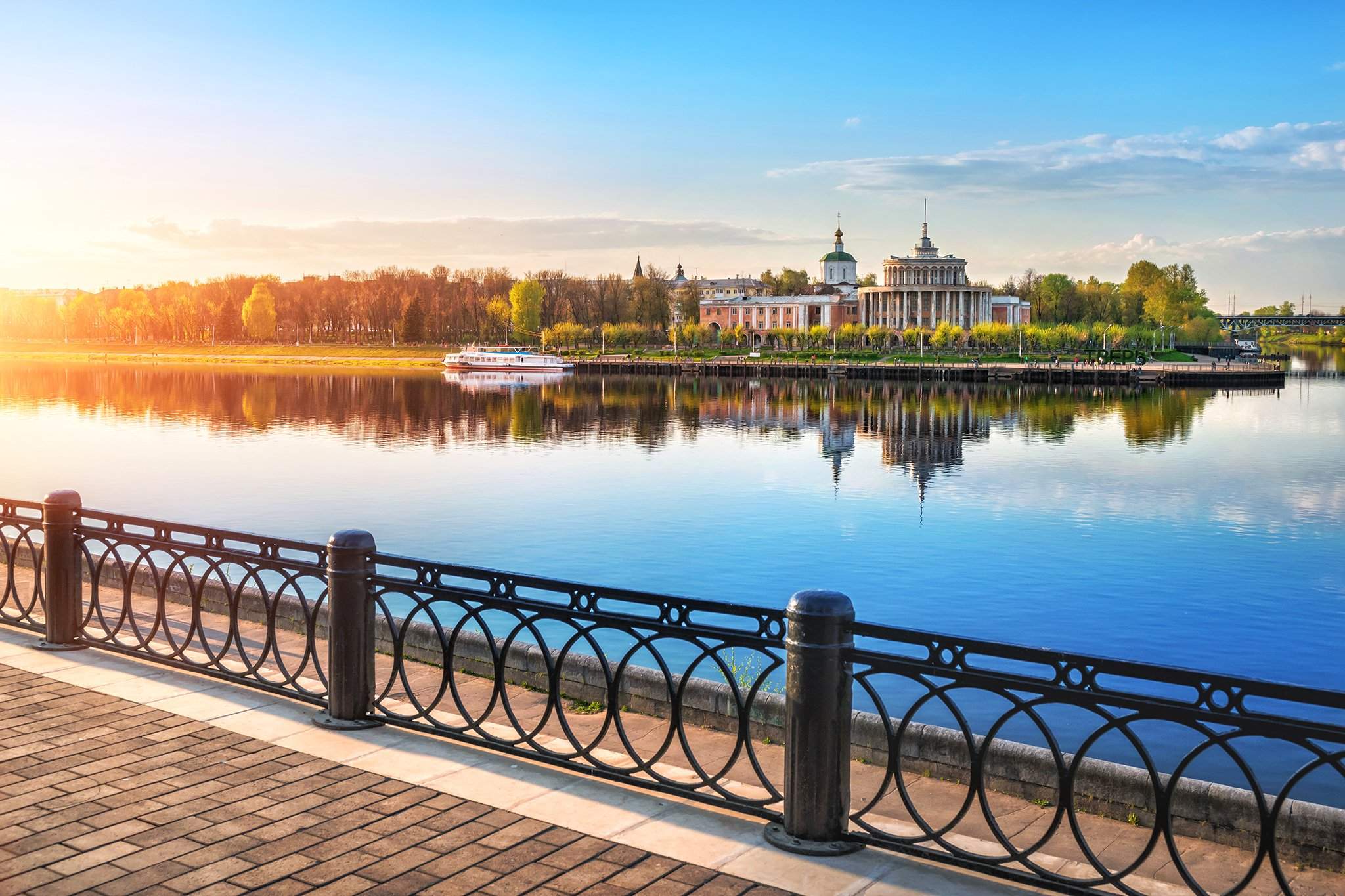 набережная в городе тверь