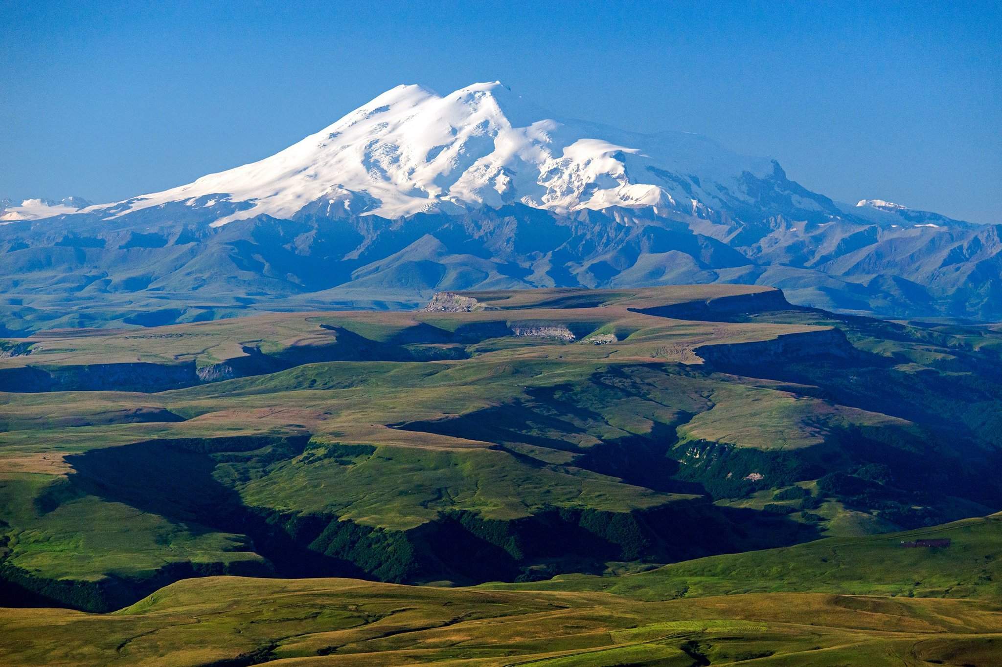 Гора эльбрус самая высокая точка. Эльбрус, Кабардино-Балкария. Гора Эльбрус (Кабардино-Балкария, Карачаево-Черкесия). Горы Кавказа Эльбрус. Гора Эльбрус КБР.
