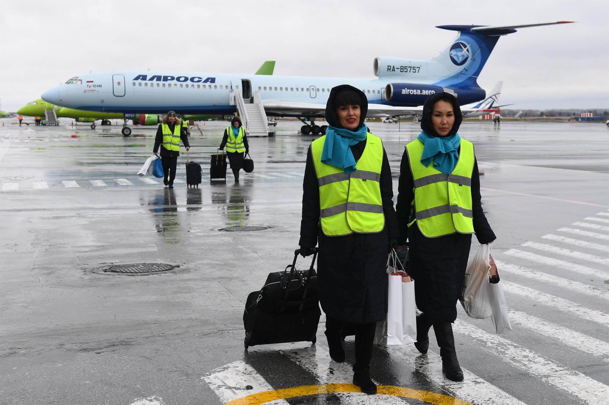 Самолет ту 154 АЛРОСА