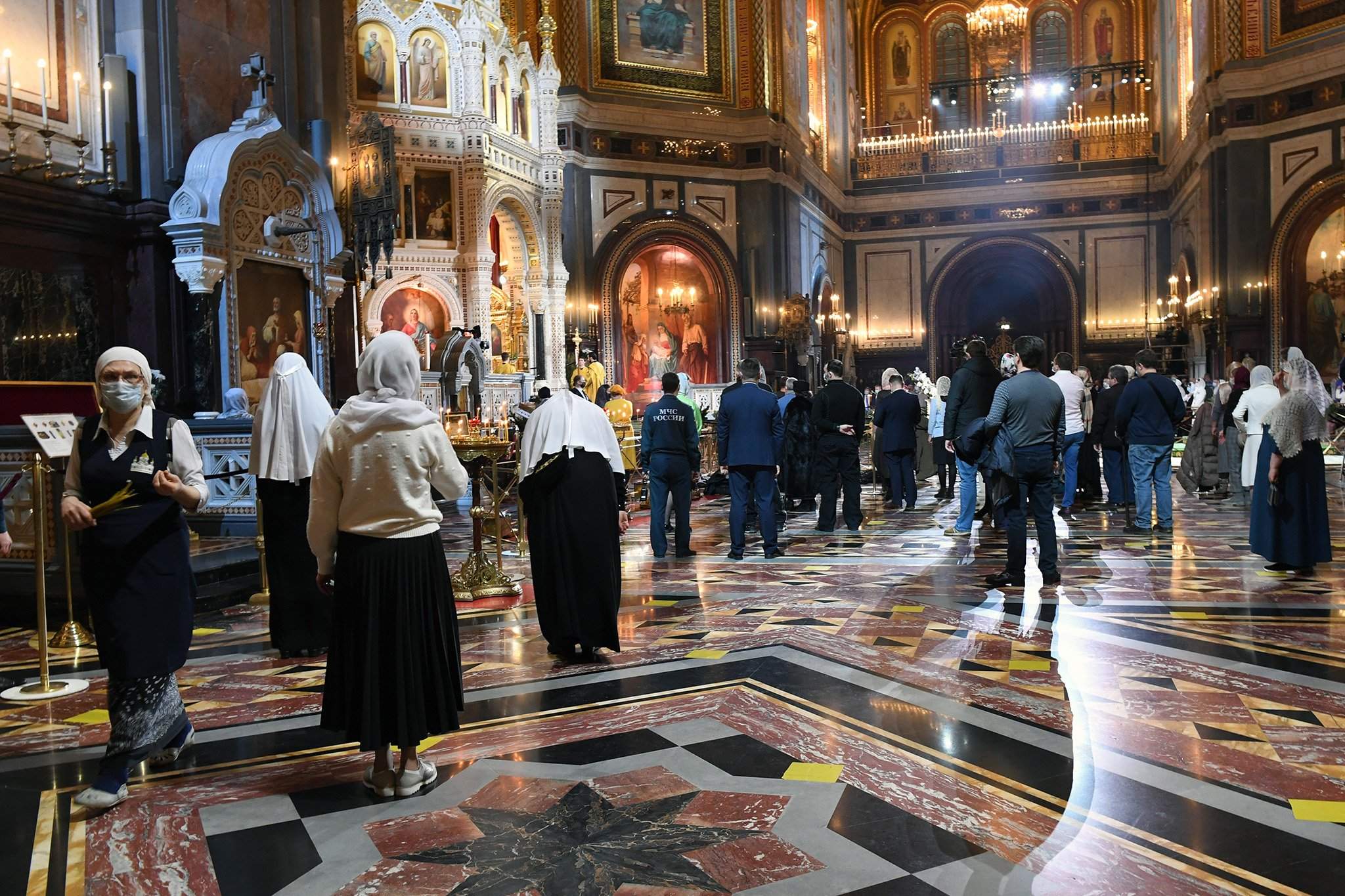 Вечерняя служба в церкви 6 января