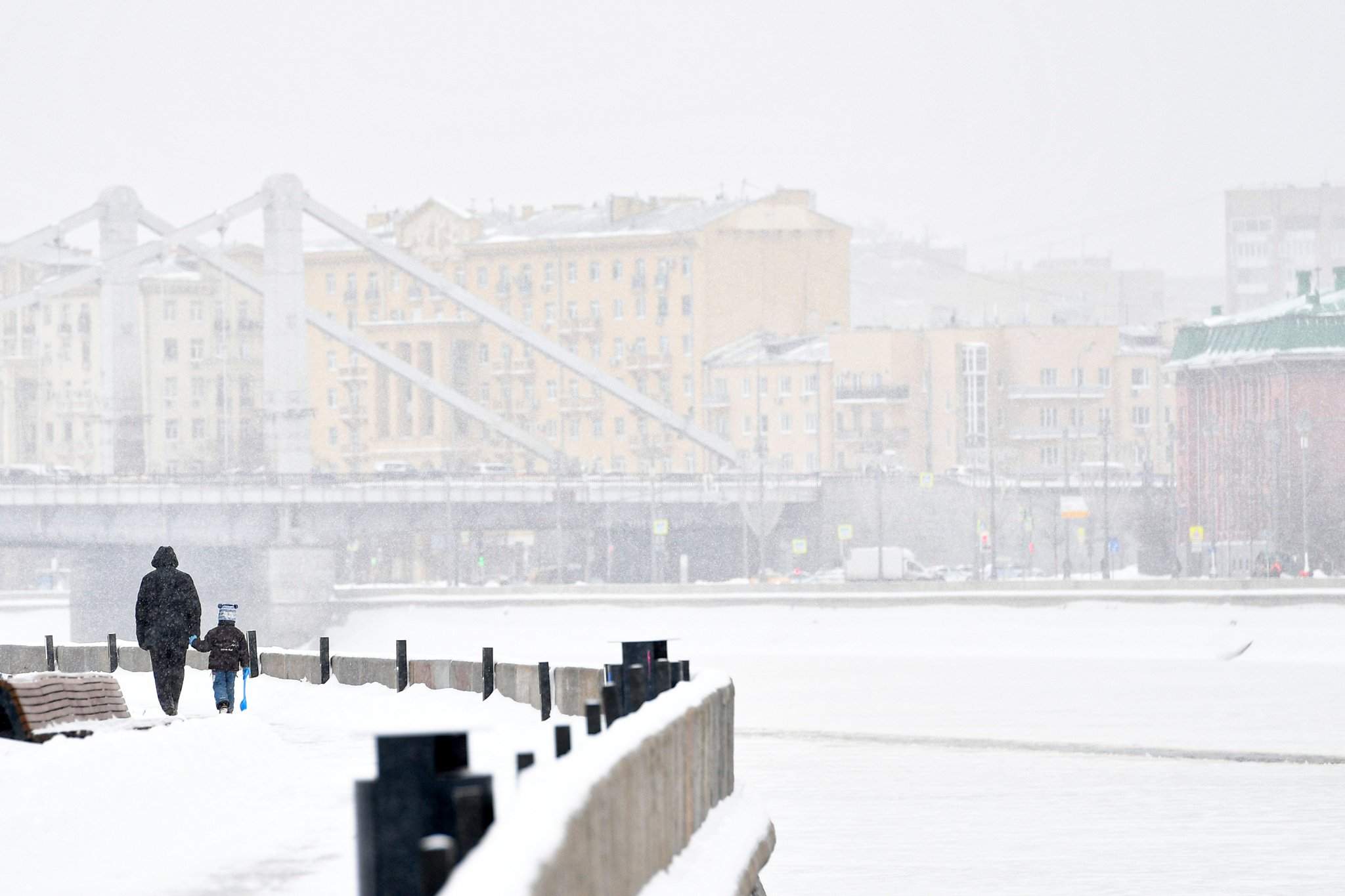 Погода москва февраль 2024 г. Москва снегопад 2021. Снегопад в городе. Снег в Москве. Холод в Москве.