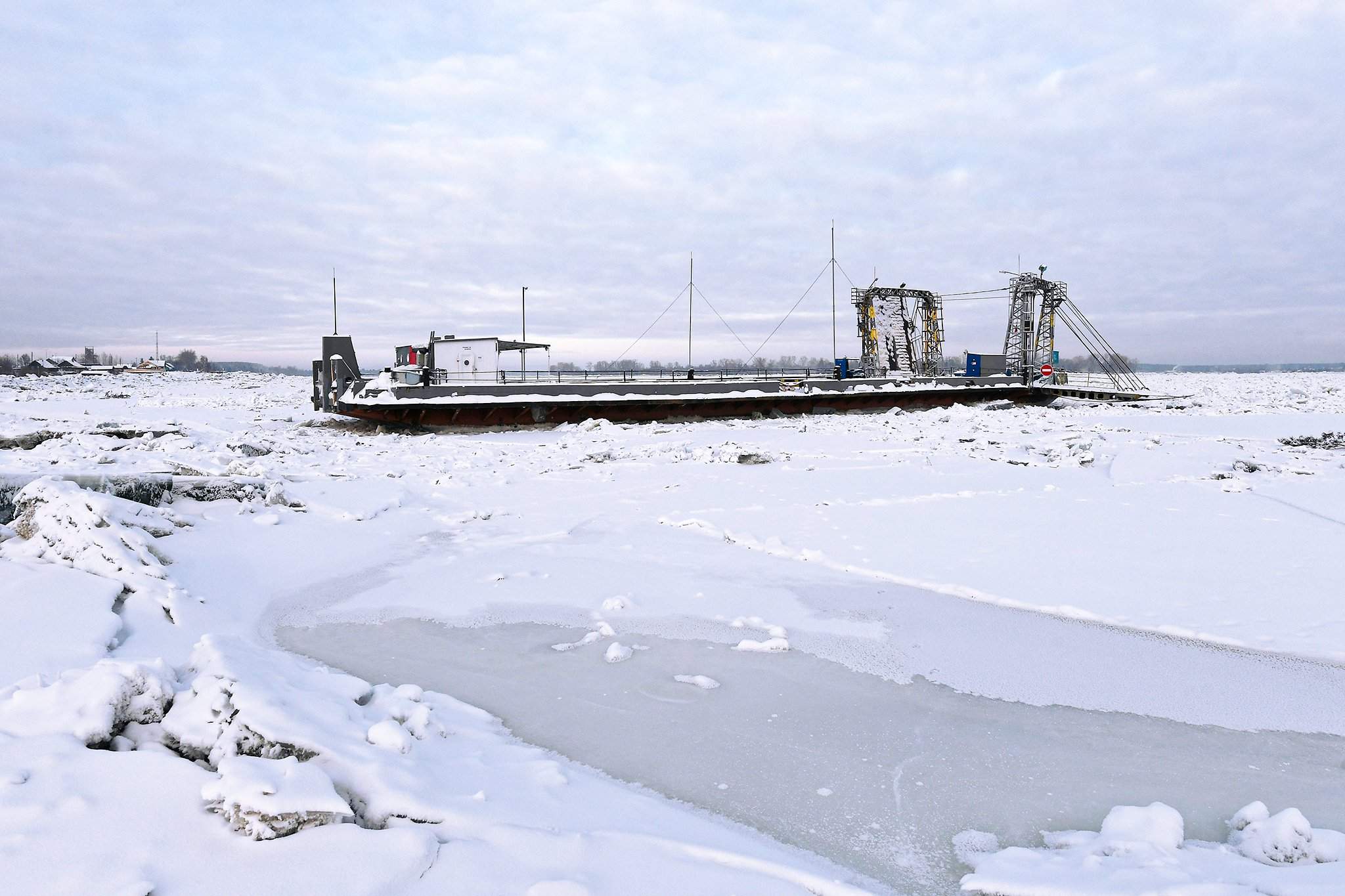 Кромка ледостава на енисее