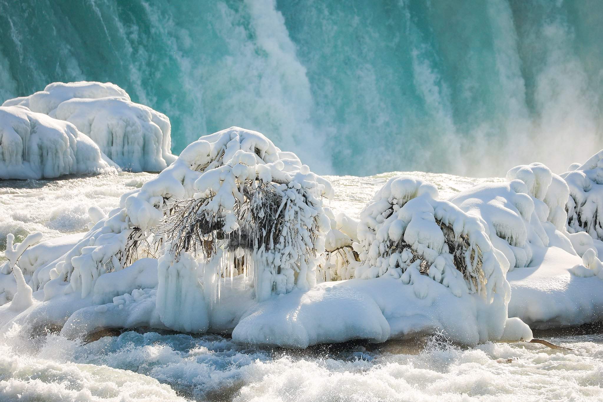 Фото замерзшего Ниагарского водопада 2021