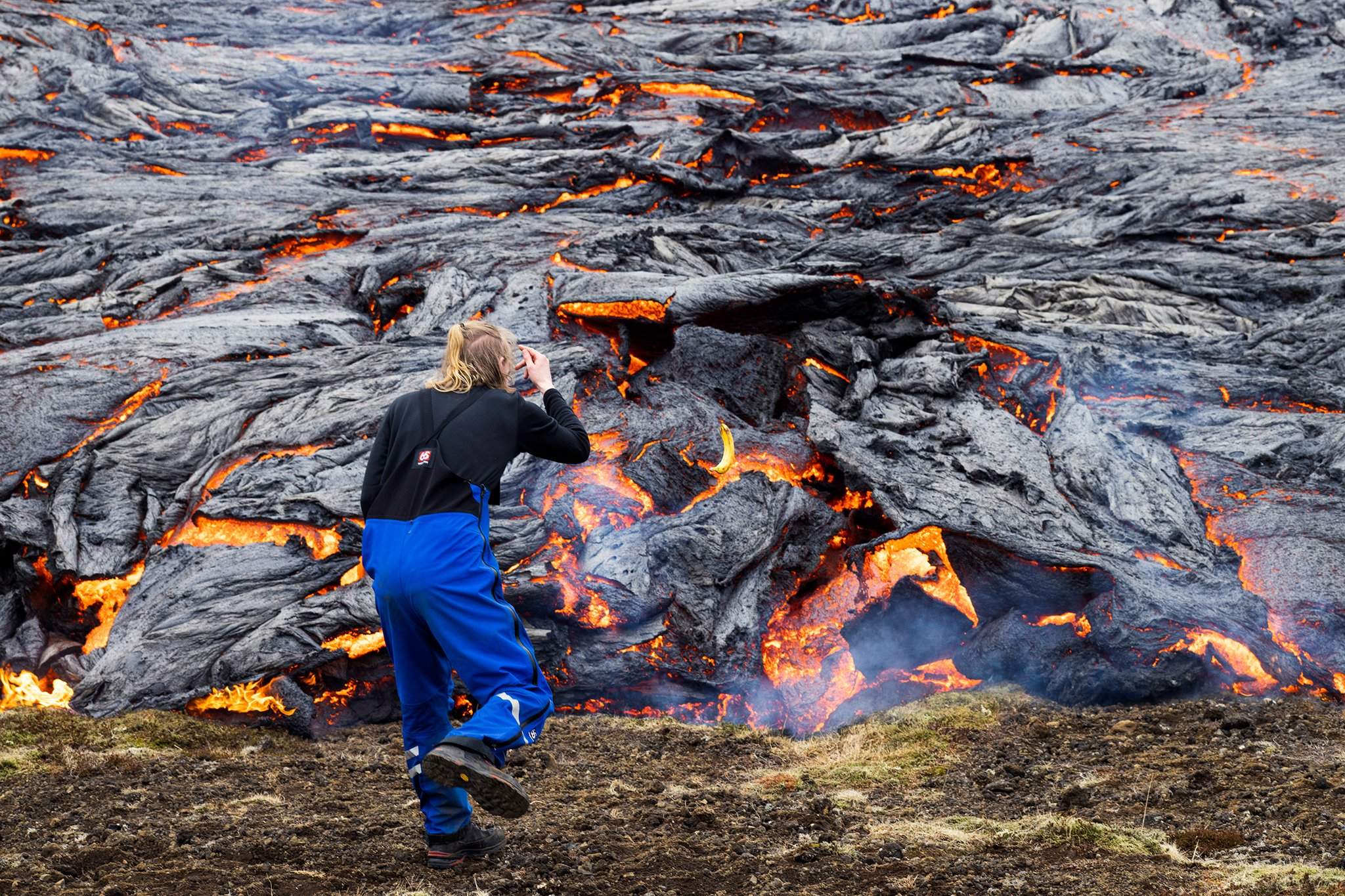 Исландия вулкан извержение лава