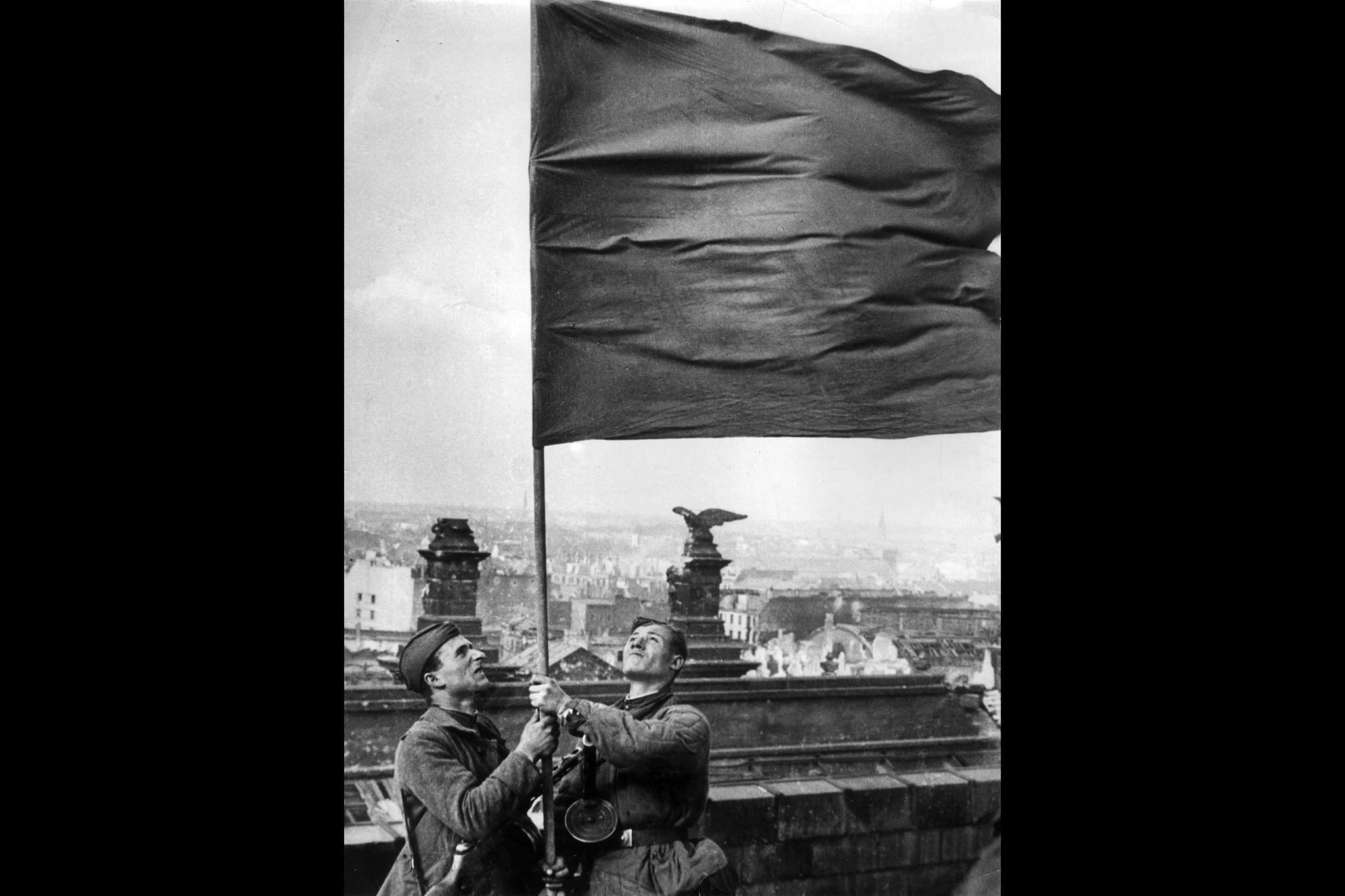 водружение флага в берлине