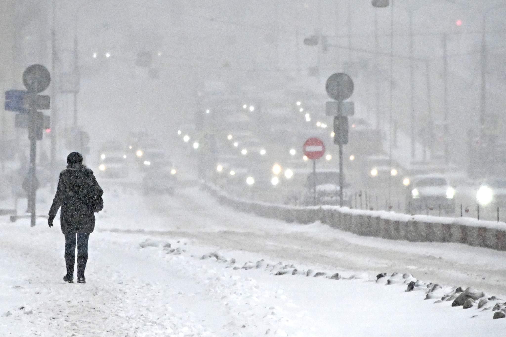 Сильный снегопад будет сегодня. Сильный снегопад. Сильнейший снегопад в Москве. Снег в Москве. Снегопад фото.