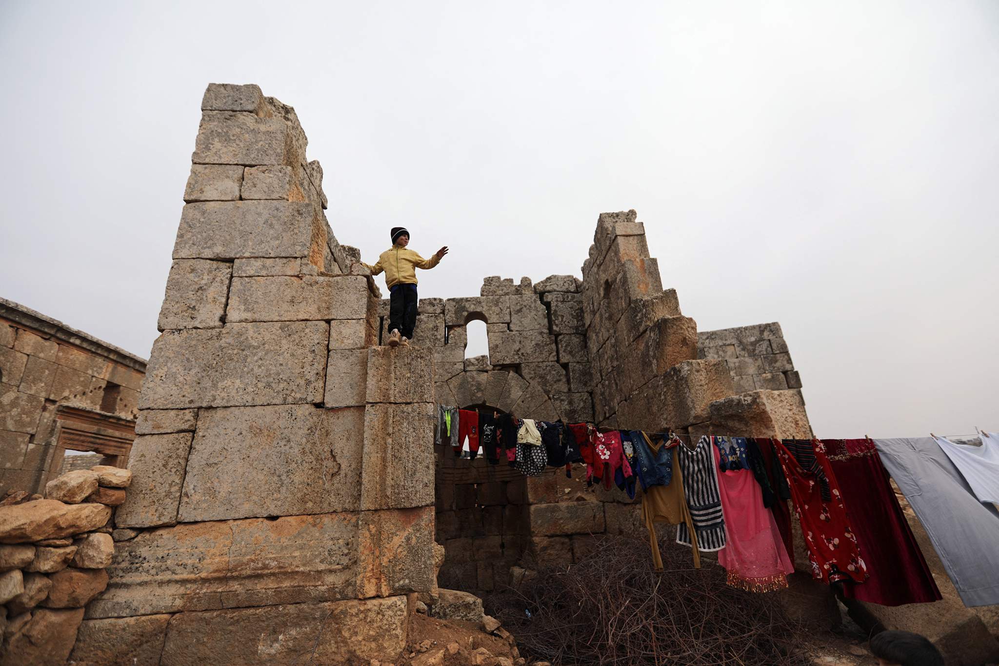 Дети развалин: сирийцы вынуждены ютиться в древних руинах | Фотогалереи |  Известия