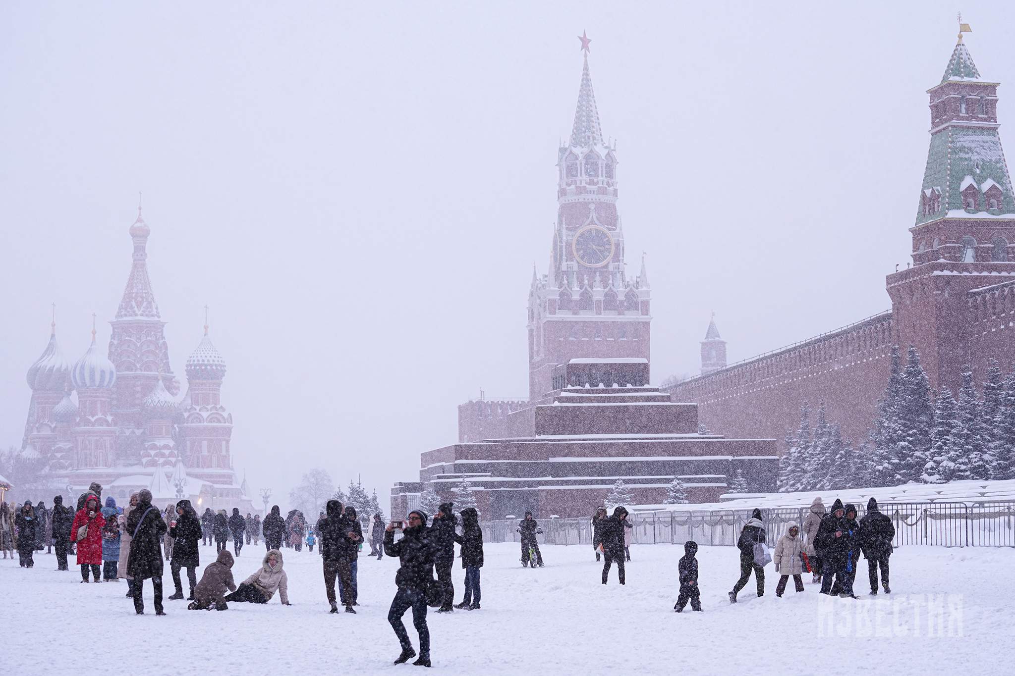 События недели в фотографиях: снег в Москве, пожар в Ростове-на-Дону,  вулканы по всему миру | Фотогалереи | Известия