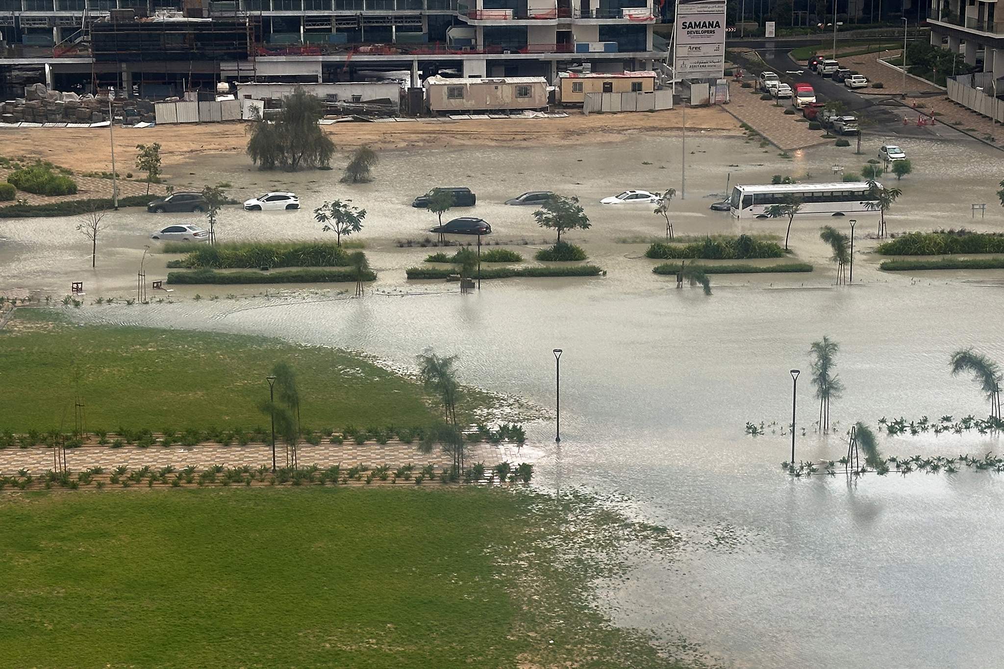 Потоп в Дубае: город ушел под воду, фото, последствия