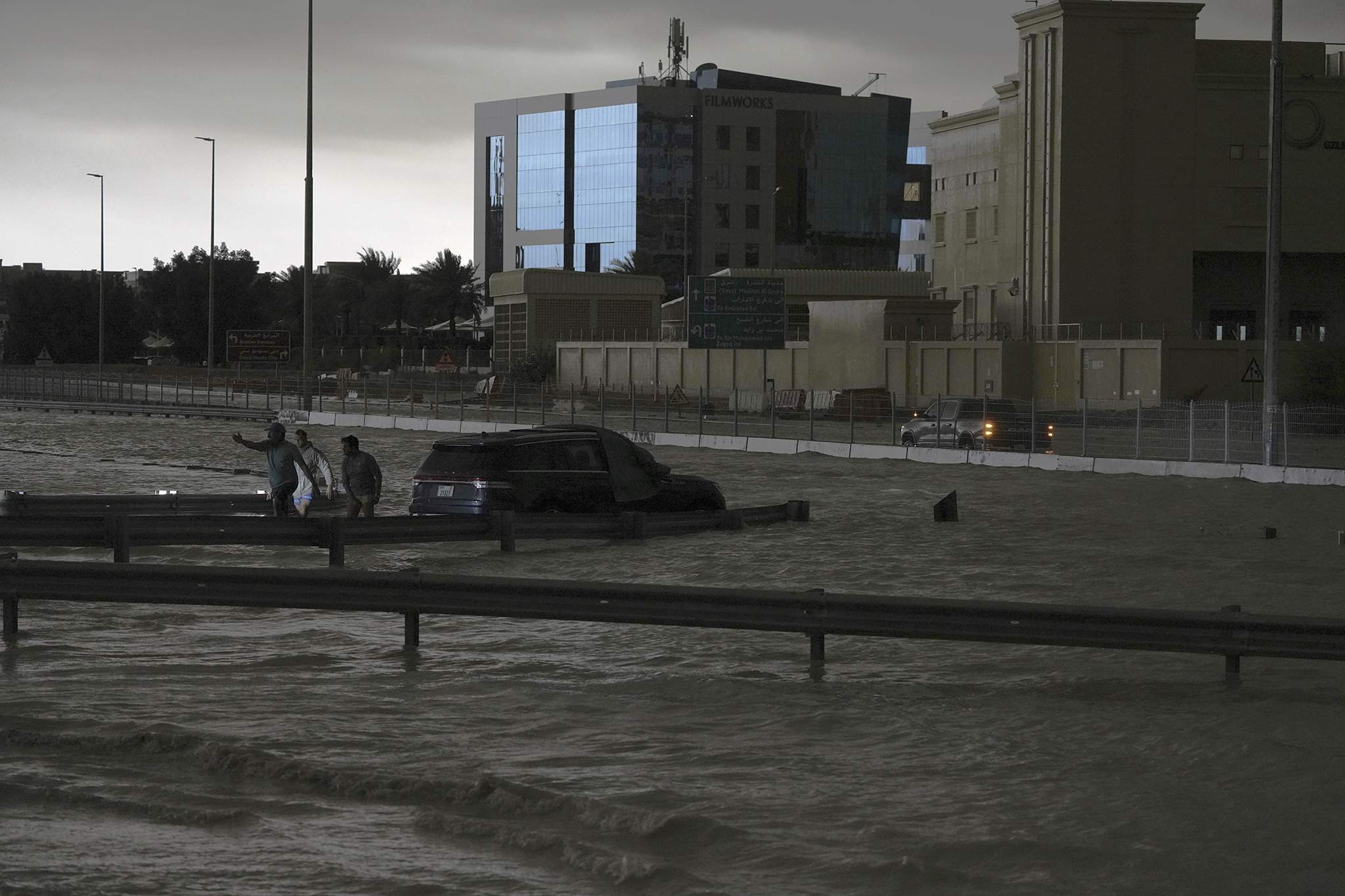 Потоп в Дубае: город ушел под воду, фото, последствия