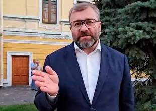 Кинофестиваль в сочи 2021. Фестиваль кинотавр в сочи. Зимний театр сочи кинотавр. Кинотавр в сочи 2022. Красная дорожка кинотавра.