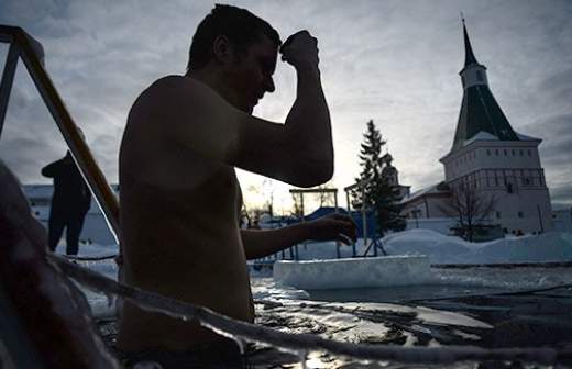 В Димитровграде епископ назвал крещенские купания опасными и странными