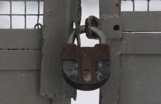 Парламентарии намерены отменить УДО для педофилов