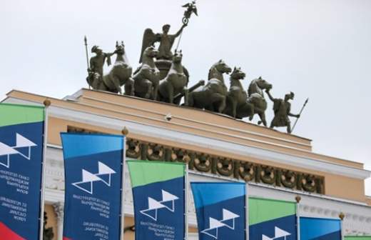 С м эйзенштейн что сделал. 0709e26119ed1628d951dc07859bbde1. С м эйзенштейн что сделал фото. С м эйзенштейн что сделал-0709e26119ed1628d951dc07859bbde1. картинка С м эйзенштейн что сделал. картинка 0709e26119ed1628d951dc07859bbde1. Его талантом восхищался сам Чарли Чаплин, назвавший картину «Иван Грозный» «высшим достижением в жанре исторических фильмов». Голливуд в середине 1920-х пригласил молодого гения поработать в Америке, а «вождь всех народов» вручил ему две Сталинских премии. Но за успешным обликом скрывался глубоко несчастный человек, для которого проблески счастья и творческой свободы сменялись черными полосами депрессии и гонений. С м эйзенштейн что сделал. 0709e26119ed1628d951dc07859bbde1. С м эйзенштейн что сделал фото. С м эйзенштейн что сделал-0709e26119ed1628d951dc07859bbde1. картинка С м эйзенштейн что сделал. картинка 0709e26119ed1628d951dc07859bbde1. Его талантом восхищался сам Чарли Чаплин, назвавший картину «Иван Грозный» «высшим достижением в жанре исторических фильмов». Голливуд в середине 1920-х пригласил молодого гения поработать в Америке, а «вождь всех народов» вручил ему две Сталинских премии. Но за успешным обликом скрывался глубоко несчастный человек, для которого проблески счастья и творческой свободы сменялись черными полосами депрессии и гонений.