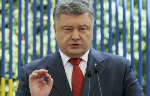 От Порошенко требуют дать права всем нацменьшинствам Украины