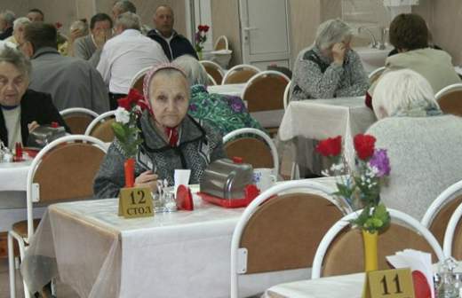 11% россиян хотят отдать пожилых родственников в дома престарелых 