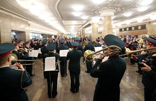 Один из старейших духовых оркестров России выступил в московском метро