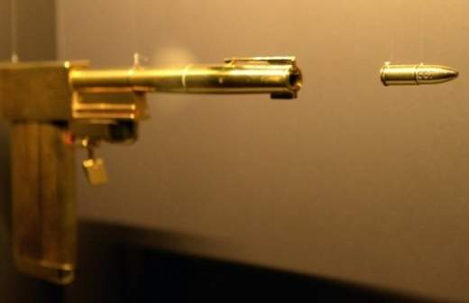 Мультимедиа Арт Музей превратился в дворец Джеймса Бонда