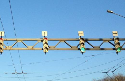 В Госдуме предложили вешать светофоры над каждой полосой