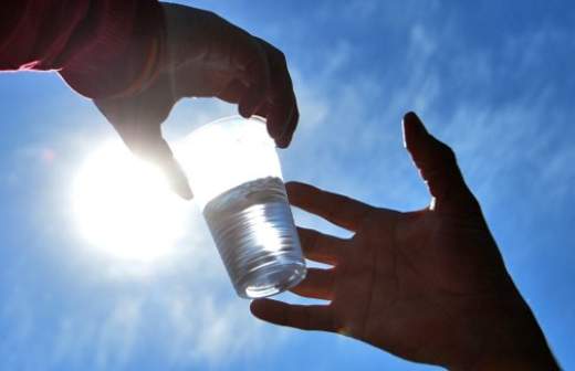 Губит людей вода