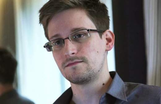 Эдвард Сноуден попросил разрешения остаться в России еще на год