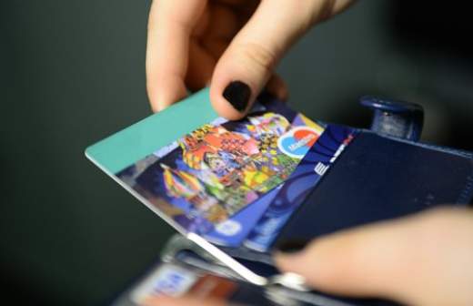 ФНС освободила банковские карты от подоходного налога