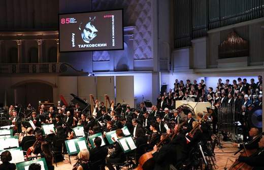 Сын Андрея Тарковского получил медаль отца