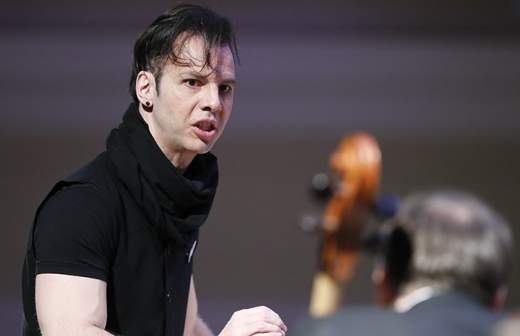 Теодор Курентзис превратил концерт старинной музыки в перформанс