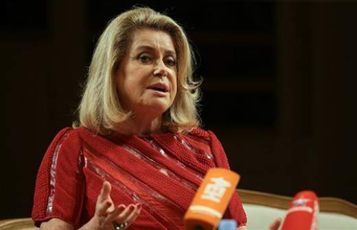 Катрин Денев: «Я люблю разговаривать, но не умею болтать»