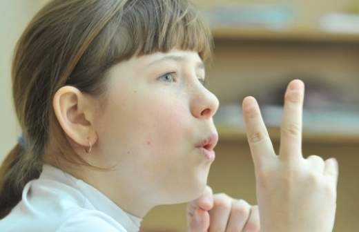 Во всех российских школах покажут фильм о слепоглухих