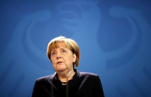 Против Меркель открыли второй фронт