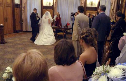 На свадьбу до 18 лет потребуется обязательное согласие родителей