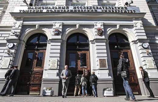 Вездефон, умные кроссовки и браслет с таблетками