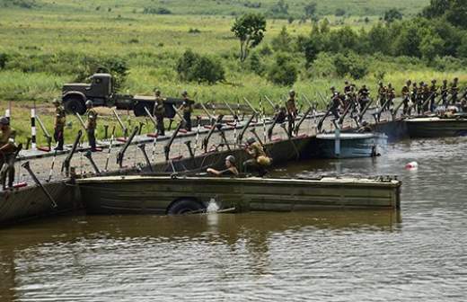 Российские войска испытают новейшие понтонные катера
