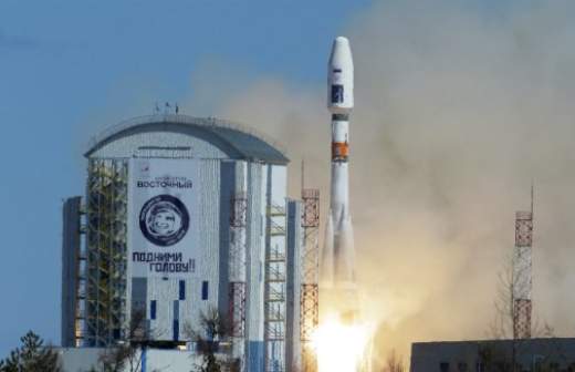 С космодрома Восточный стартовала первая ракета