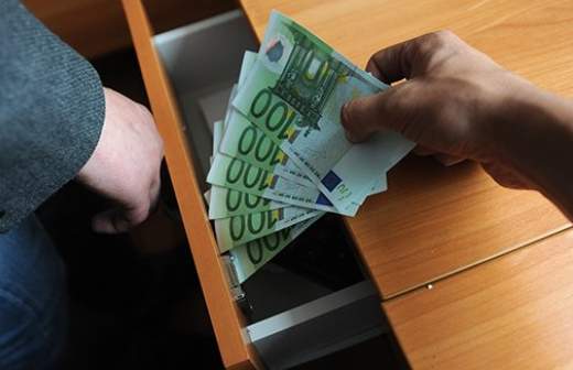 Министр, самолеты, цемент: самые громкие коррупционные дела 2016 года