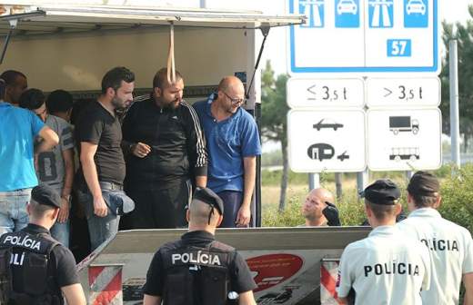 Чехия и Словакия выбирают санкции вместо мигрантов