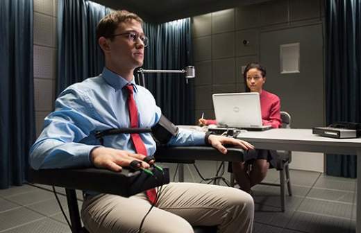 «Сноуден»: князь Мышкин и ЦРУ