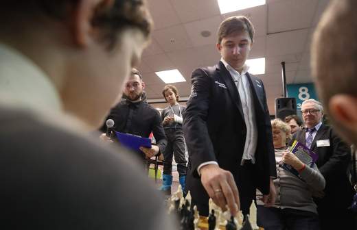 Сергей Карякин открыл в Симферополе шахматную школу