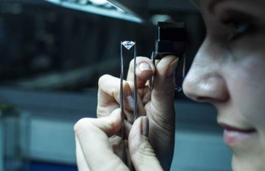 Минфин готовится к распродаже золота и алмазов