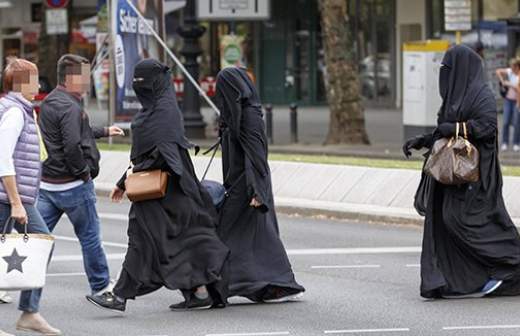 В Баварии и Гессене министры призывают запретить ношение бурки 