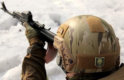 Спецназ ФСБ получил ультралегкий сверхпрочный шлем