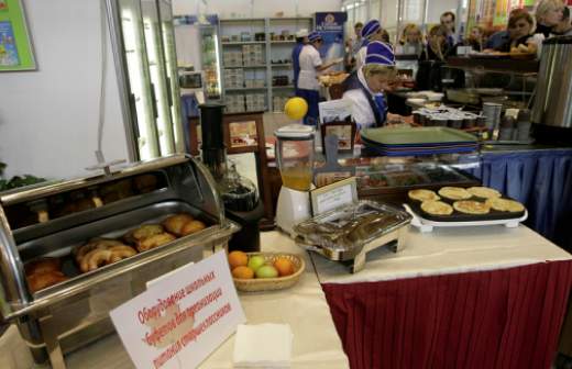 Школьные завтраки оказались слишком калорийными