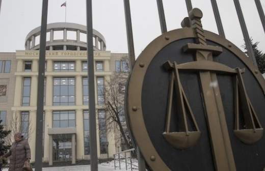 Риелторы пришли со шприцем